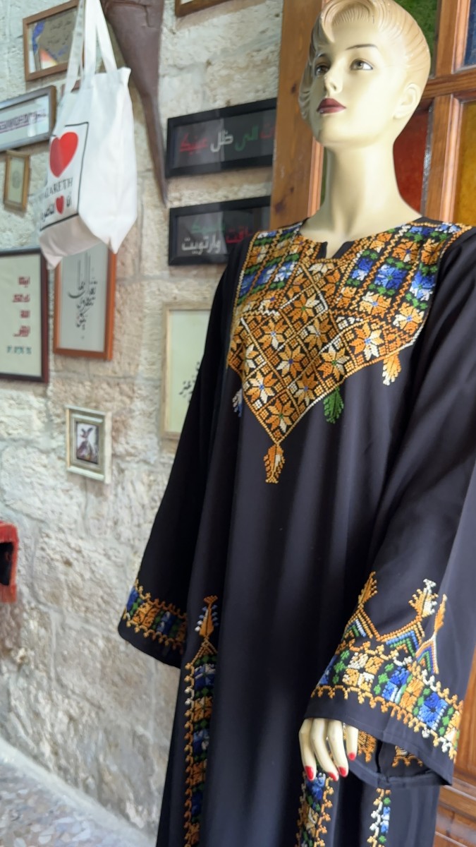 Hand-Embroidered Palestinian Dress – A Timeless Piece for Henna Nights & Traditional Celebrations