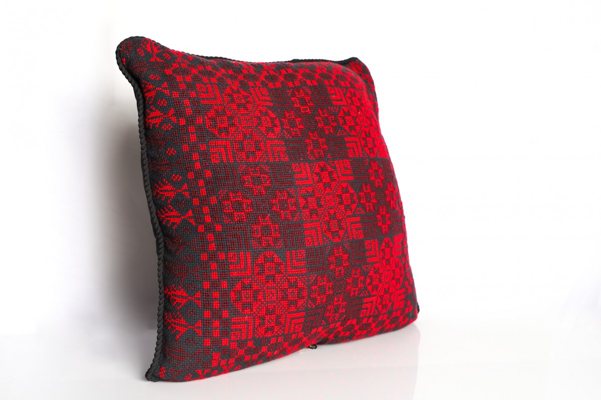 Decorative Handcrafted Square Pillow - The Ideal Piece for Your Modern Home