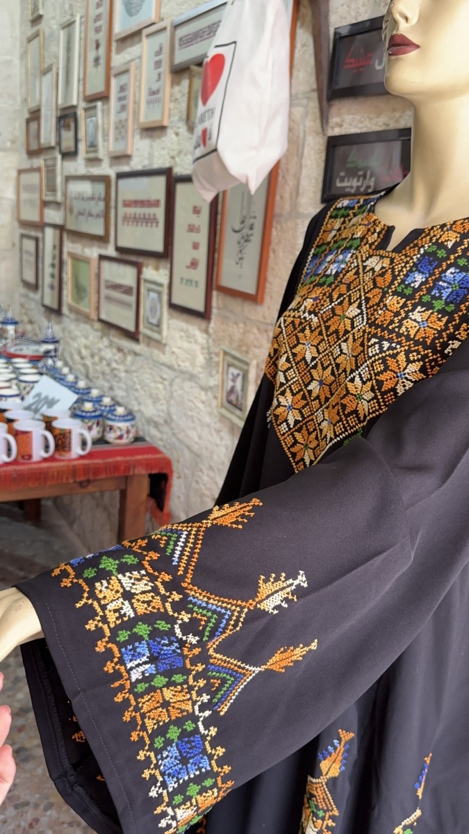 Hand-Embroidered Palestinian Dress – A Timeless Piece for Henna Nights & Traditional Celebrations