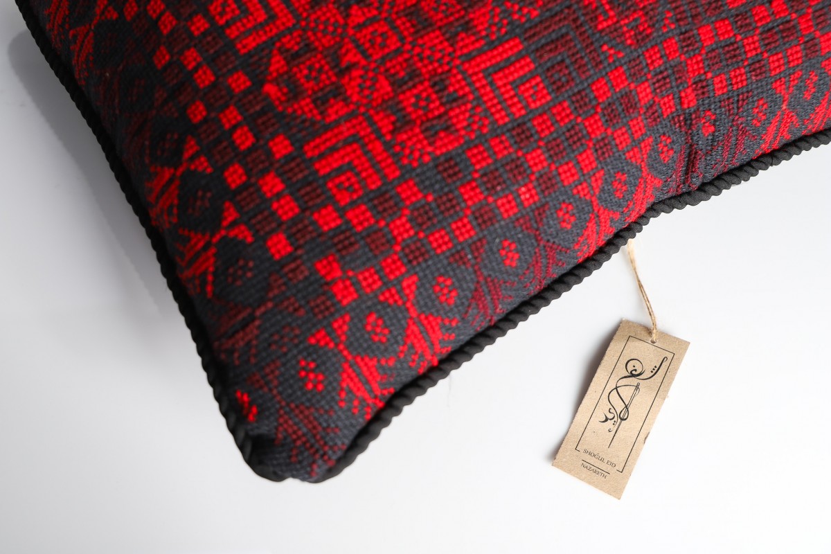 Decorative Handcrafted Square Pillow - The Ideal Piece for Your Modern Home