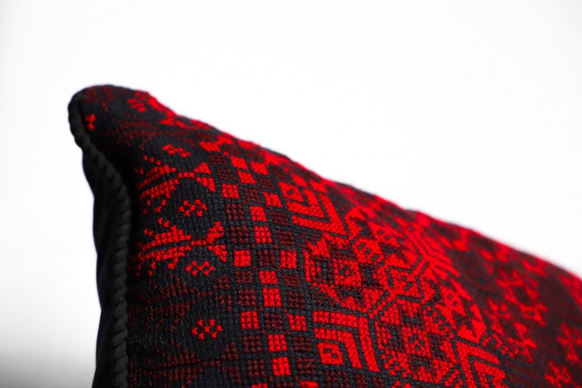 Decorative Handcrafted Square Pillow - The Ideal Piece for Your Modern Home