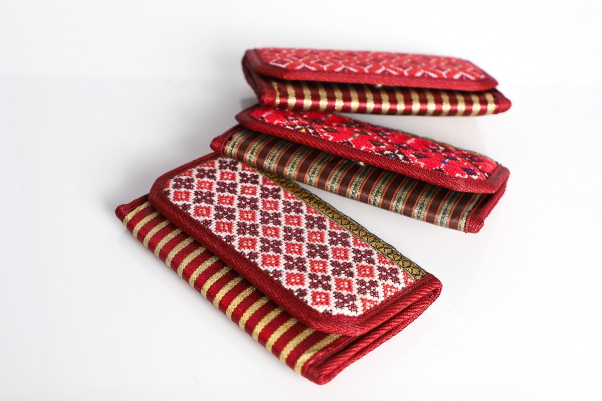 Handmade Embroidered Wallet – Authentic Tatreez from Bethlehem