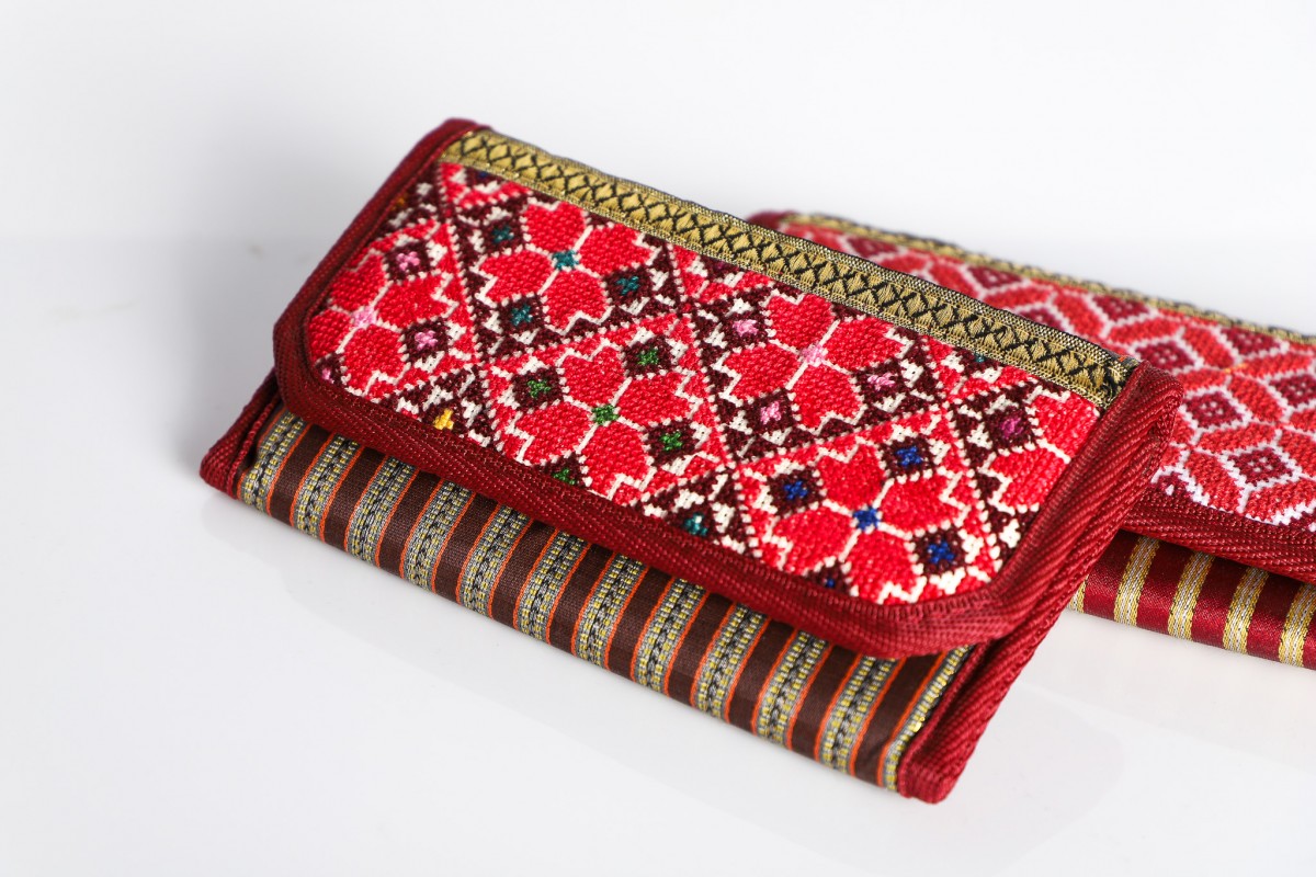 Handmade Embroidered Wallet – Authentic Tatreez from Bethlehem