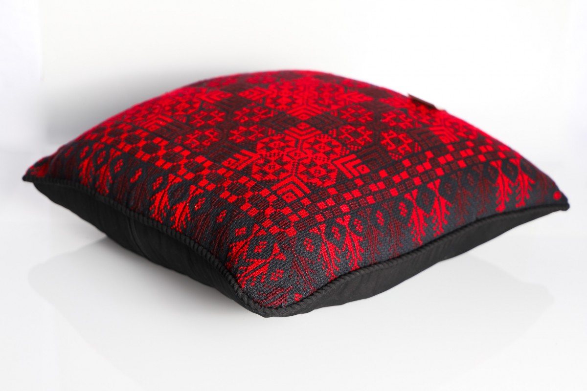 Decorative Handcrafted Square Pillow - The Ideal Piece for Your Modern Home