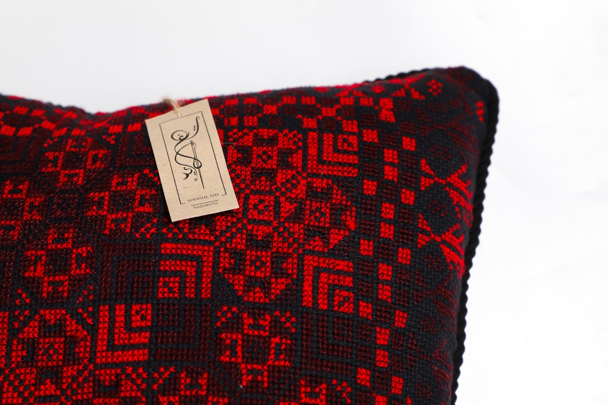 Decorative Handcrafted Square Pillow - The Ideal Piece for Your Modern Home