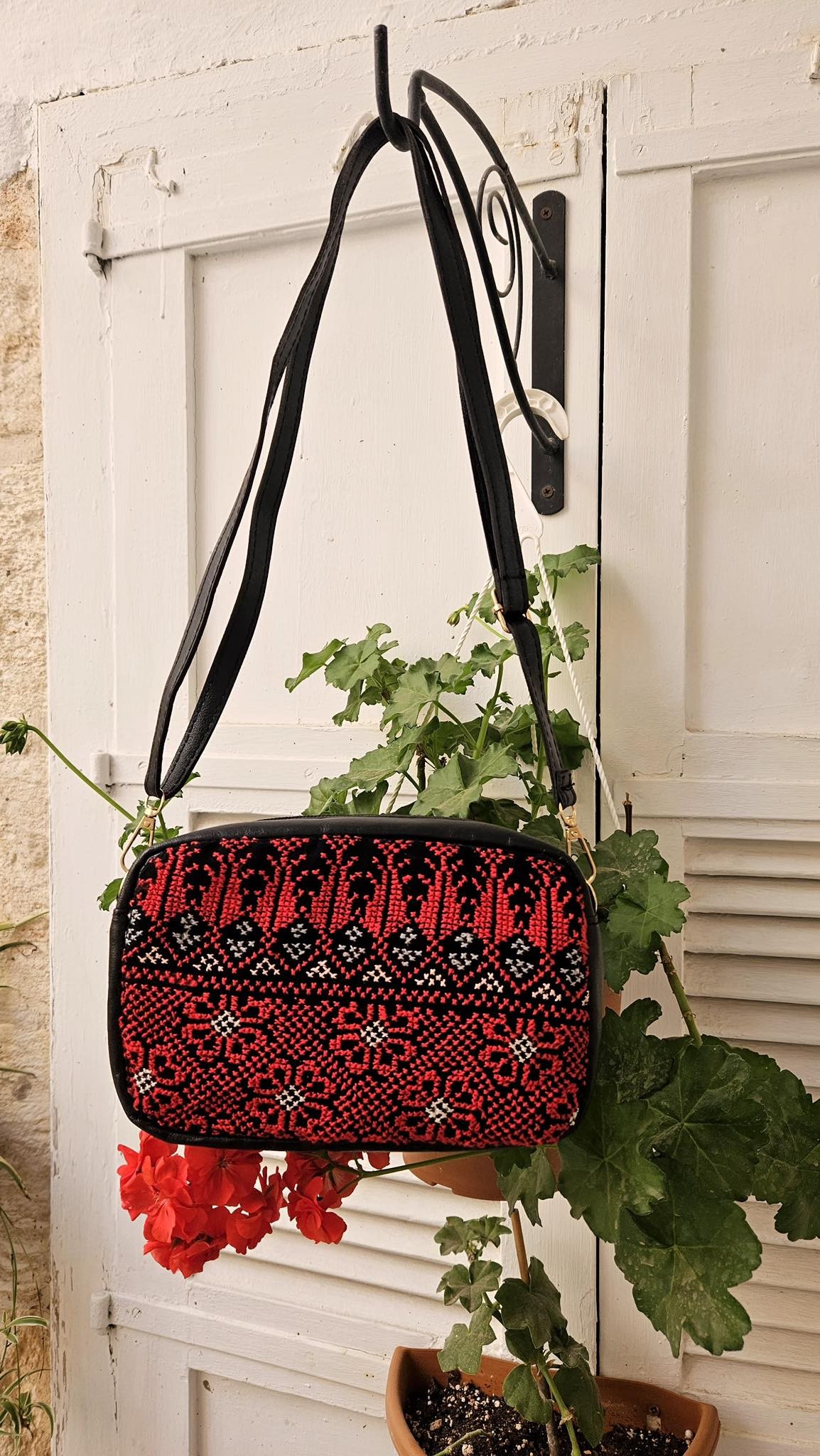 Black Crossbody Bag with Red Traditional Palestinian Embroidery – Heritage in Daily Style
