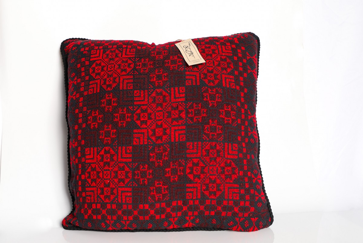 Decorative Handcrafted Square Pillow - The Ideal Piece for Your Modern Home