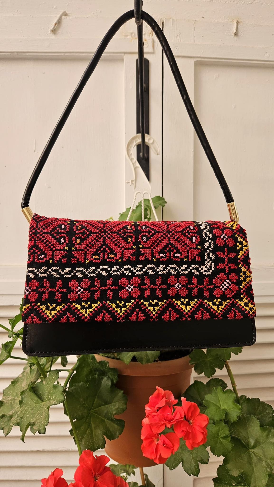 Elegant Black Handbag with Red & Yellow Palestinian Embroidery – Classic Heritage Style